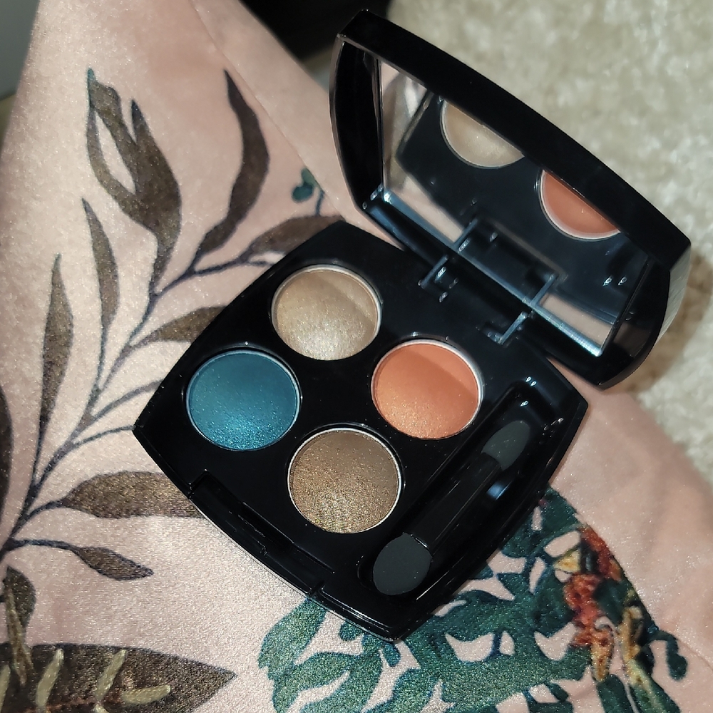 Avon Eyeshadow Quad with Mirror